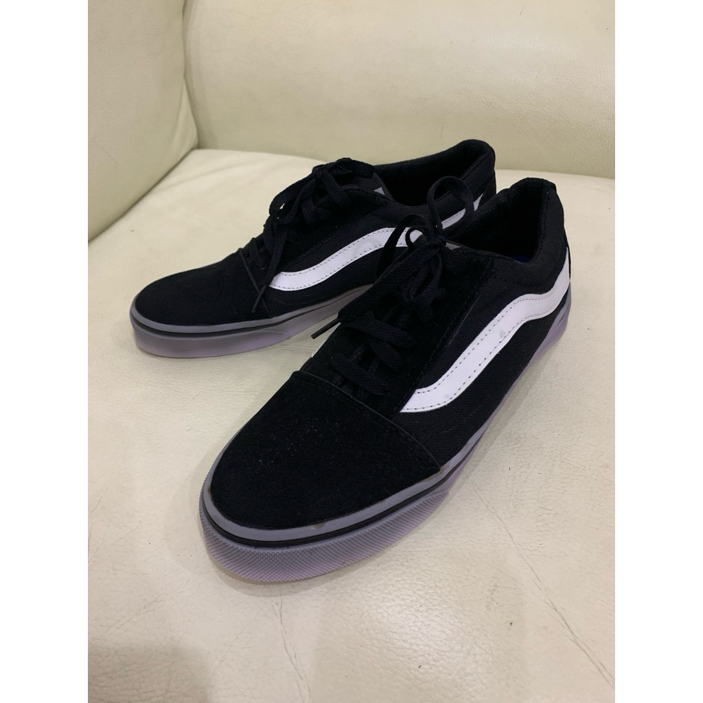 PRELOVED Sepatu pria size 43