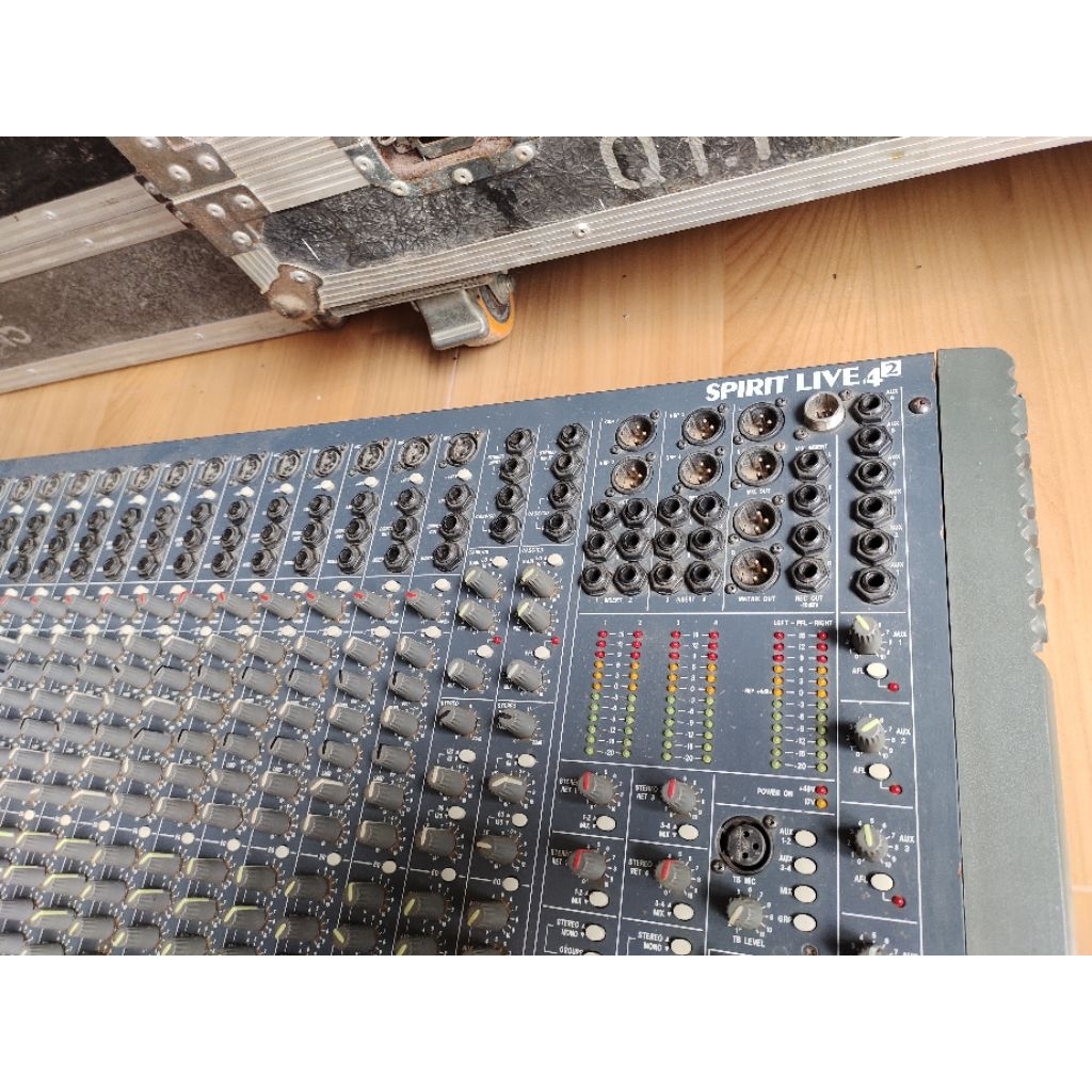 mixer soundcraft spirit live 4.2-24ch