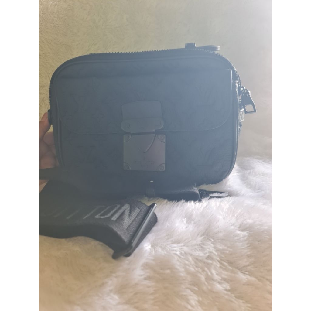 Tas preloved LV hitam