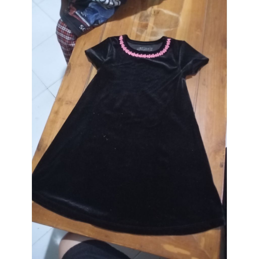Dress bludru anak preloved