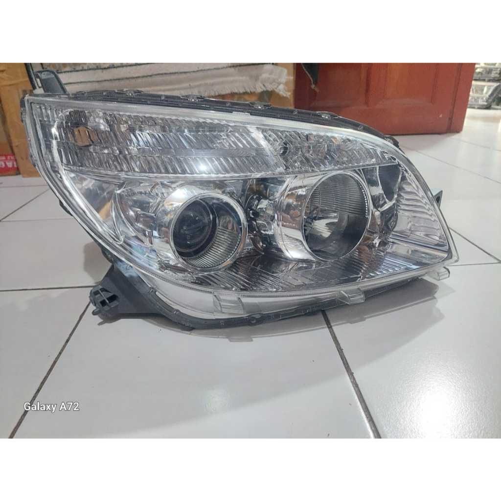 Headlamp Toyota Rush Terios 2012 - 2015 Kanan