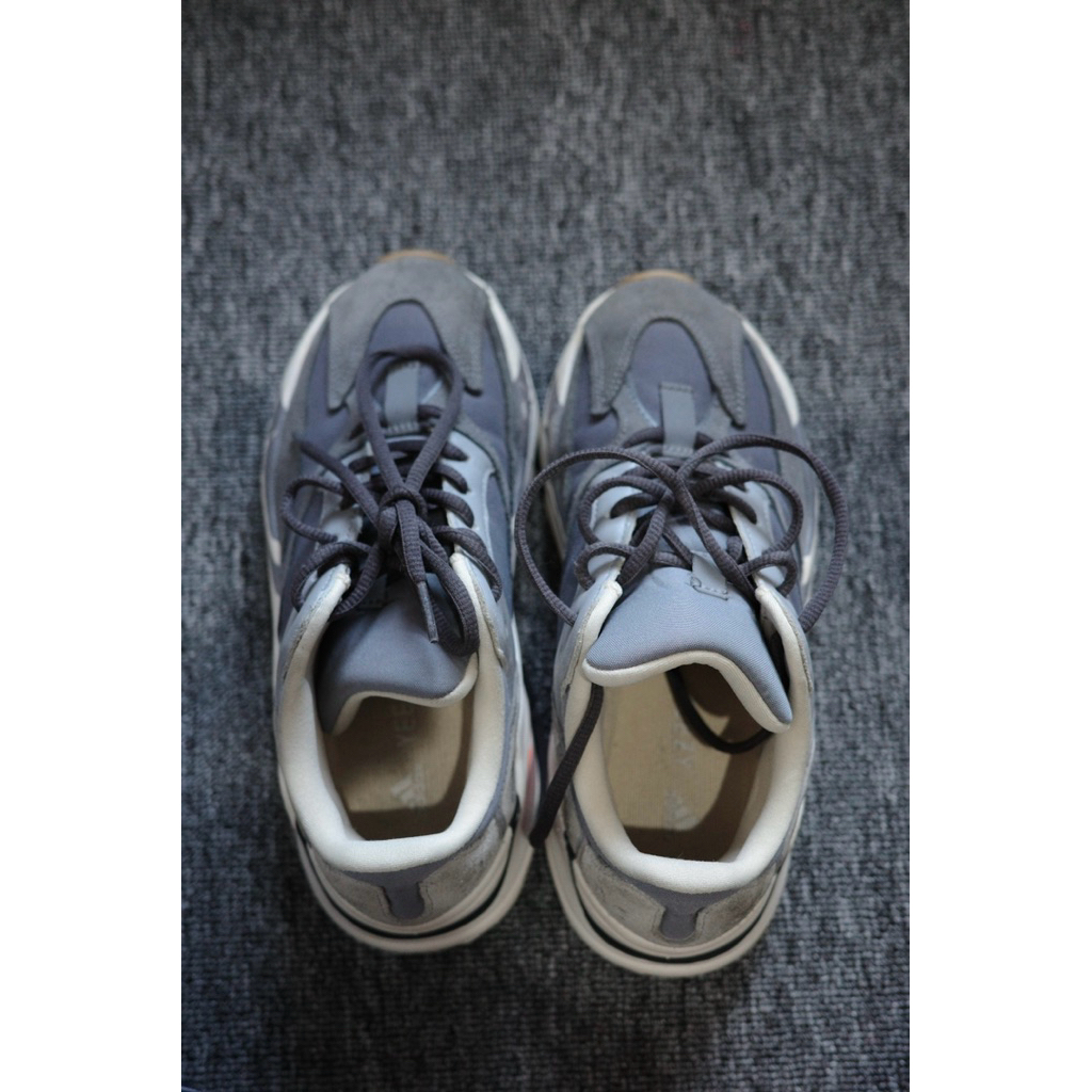 Adidas Yeezy Boost 700