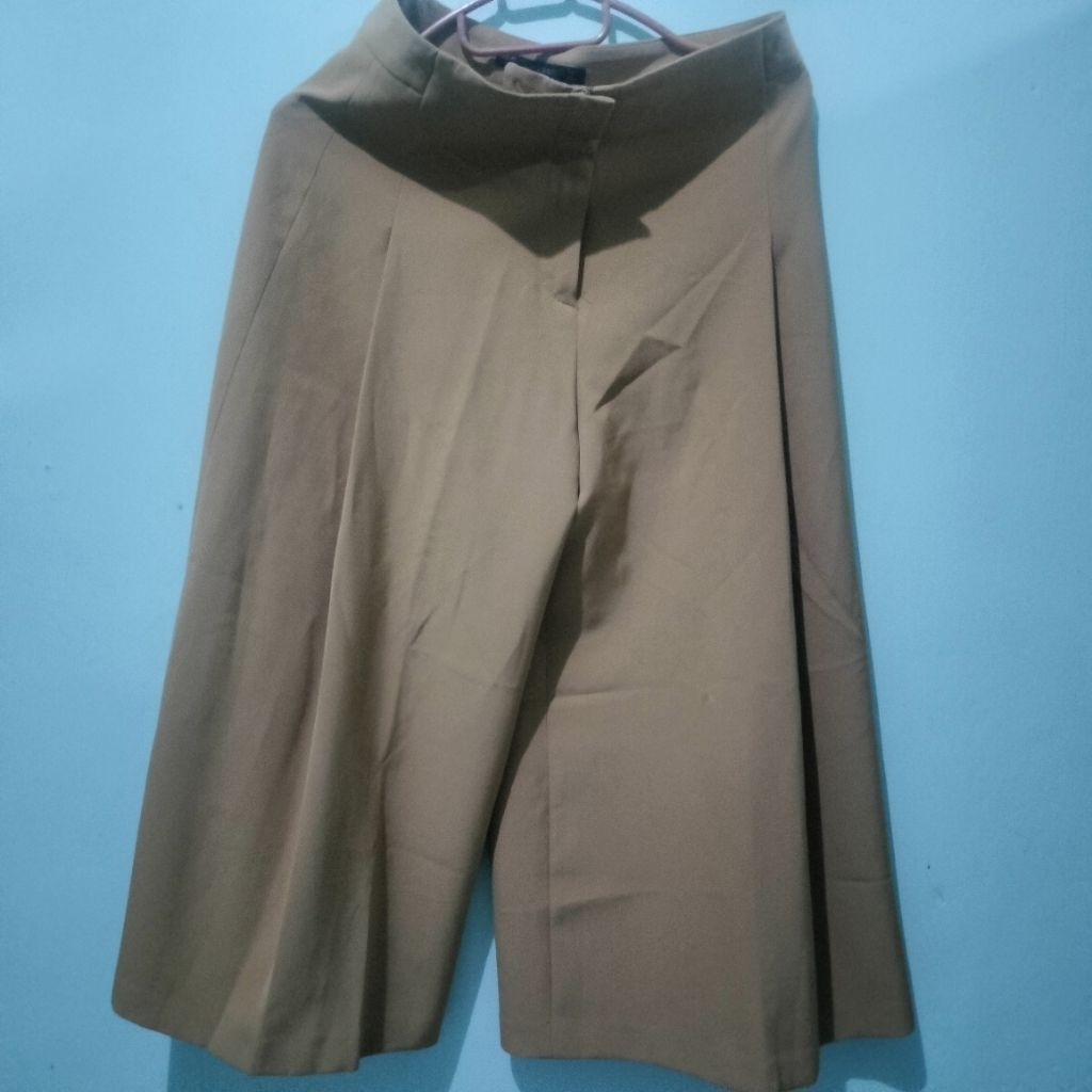 Zara Kulot Size XS Preloved