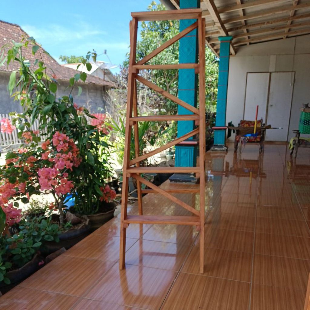 tangga kayu minimalis