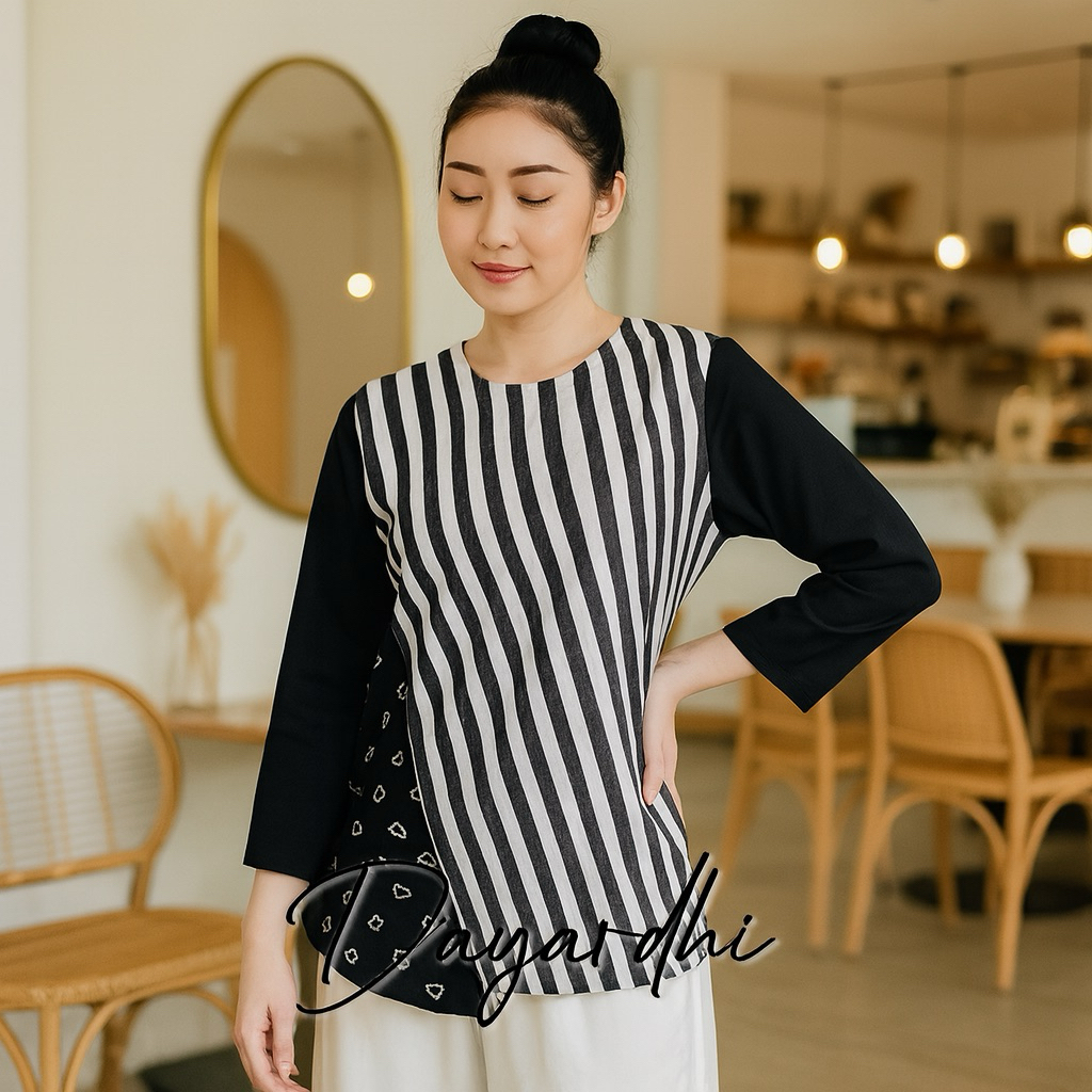 Atasan Batik Lurik Kombinasi Hitam Putih – Baju Lurik Etnik Modern Wanita Elegan Dayardhi