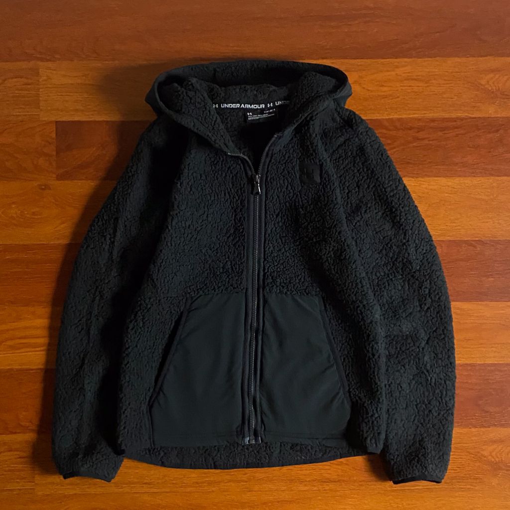 Under armour fleece jacket ( S ) woman