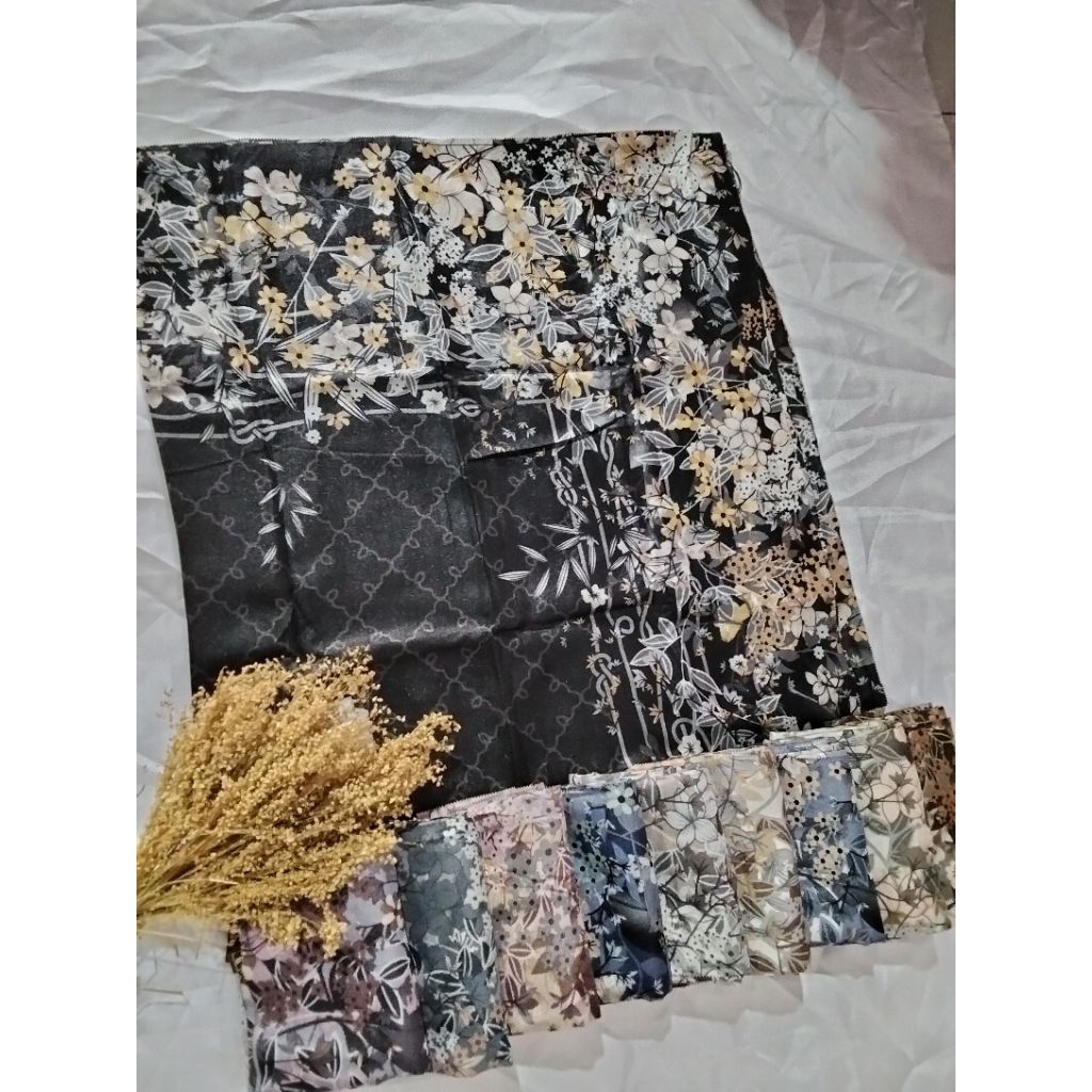 HIJAB SEGI EMPAT LUXURY MOTIF STANDAR//HIJAB SEGI EMPAT LUXURY//HIJAB SEGI EMPAT MOTIF