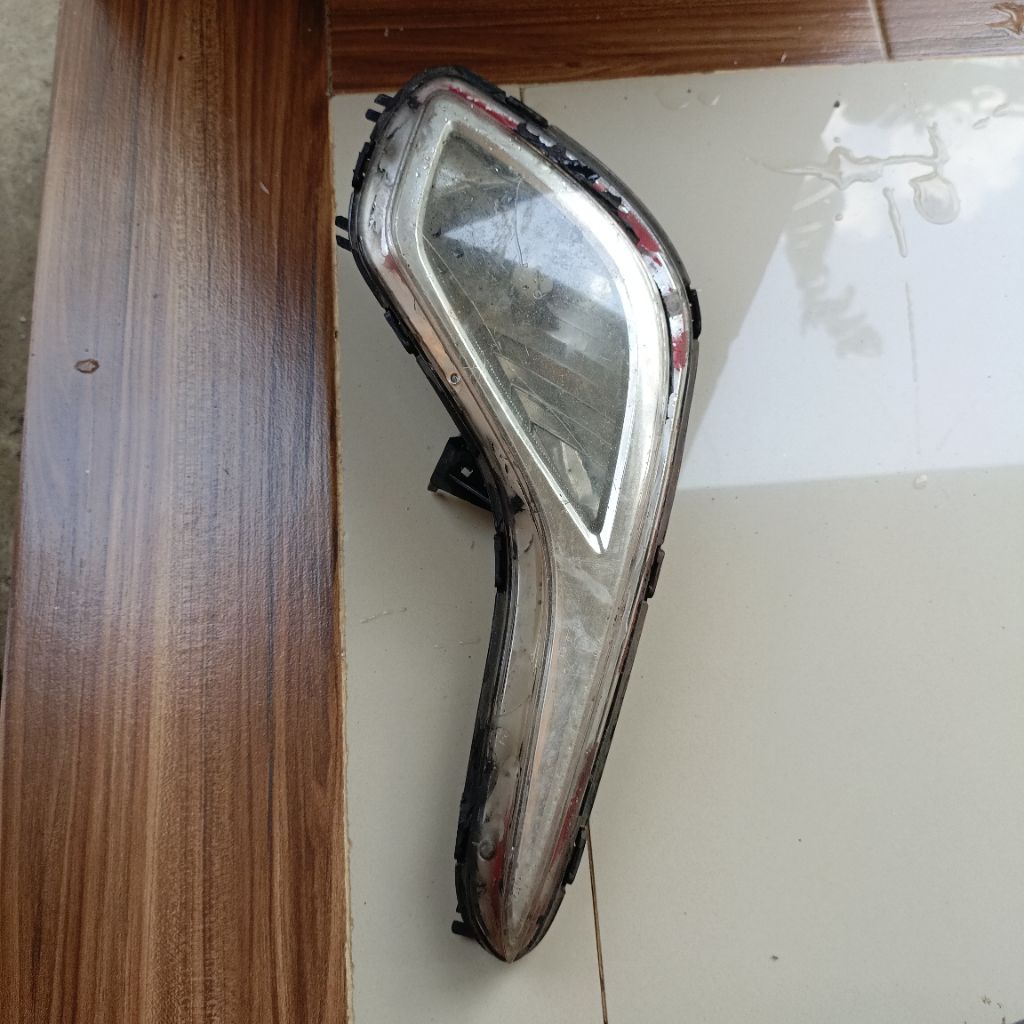 MIKA FOGLAMP MIKA LAMPU KABUT HYUNDAI AVEGA ( kanan)