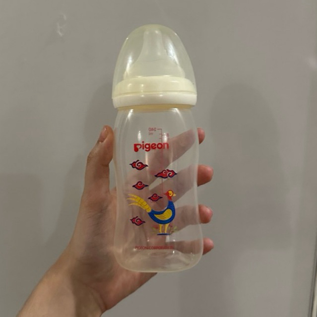 BOTOL SUSU BAYI PIGEON 240 ML (PRELOVED)