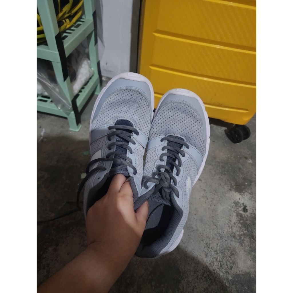 Sepatu Decathlon KALENJI Second Preloved