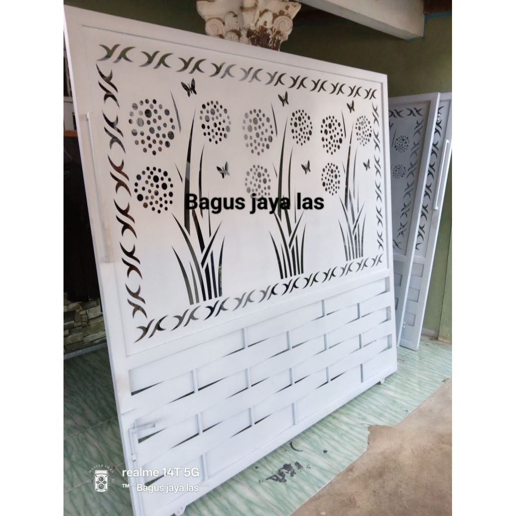 Pintu Lipat besi Model Minimalis Modern