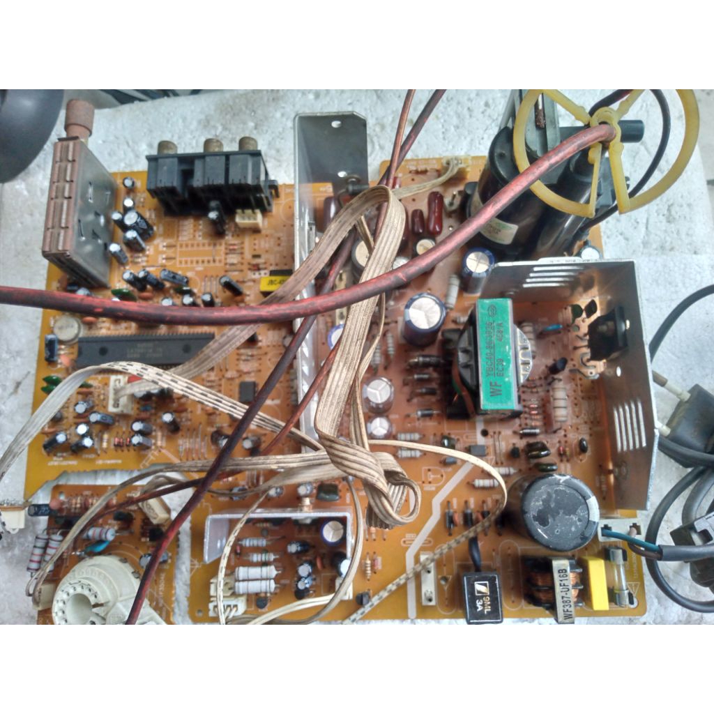 Mesin TV tabung slim 21inc merk cina, vortex, normal.
