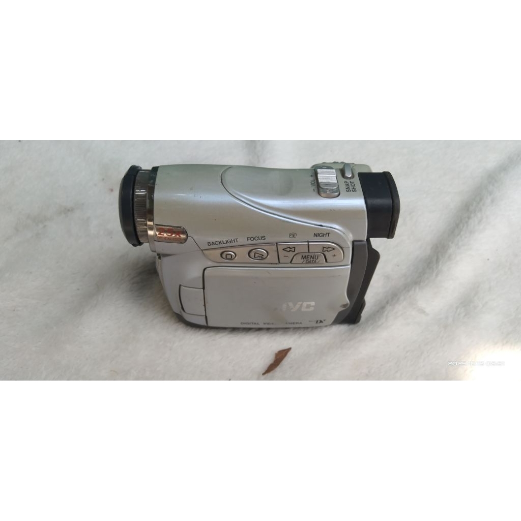 bekas  nyala minus handycam JVC seri GR