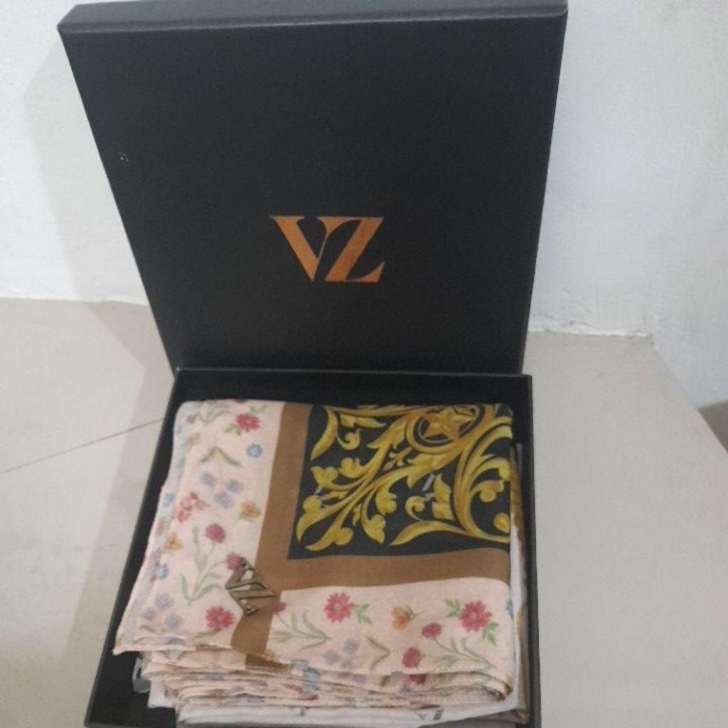Vivi zubedi scarf Preloved