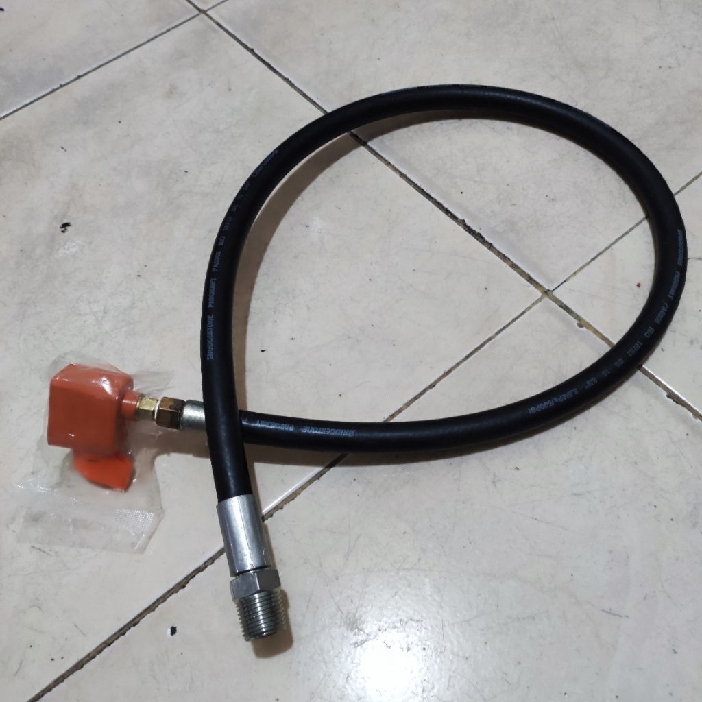 selang pigtail 12kg drat 1/2  regulator zeppelin