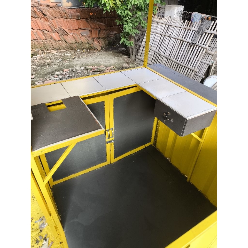 Container booth/stand jualan/warung portable