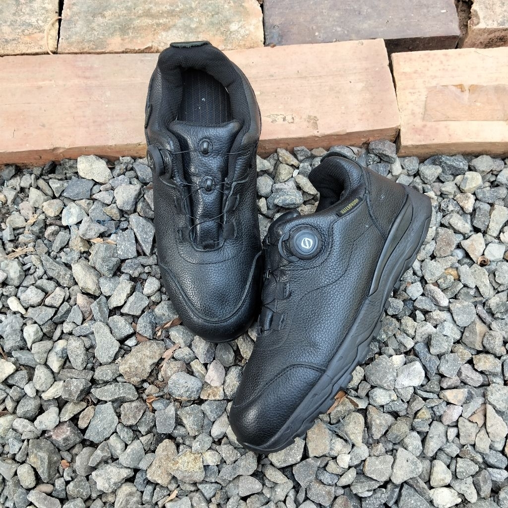 sepatu kulit boa