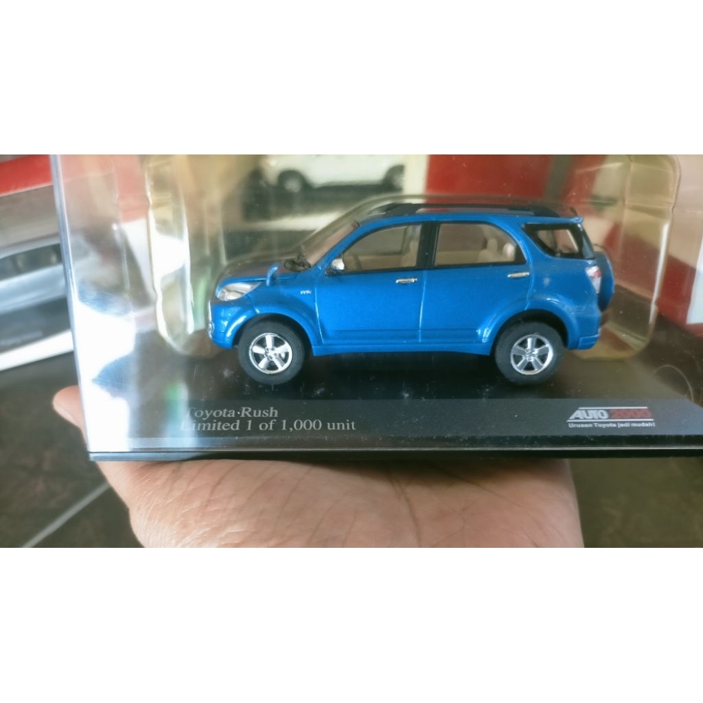 Diecast miniatur Toyota Rush Auto2000 koleksi pribadi