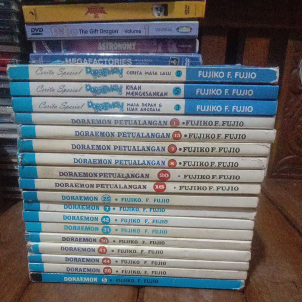 KOMIK DORAEMON DORAEMON PETUALANGAN CERITA SPESIAL DORAEMON