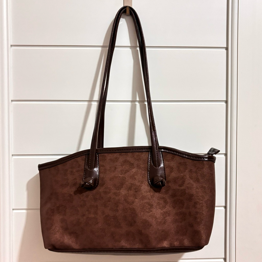tas preloved leopard suede shoulder bag