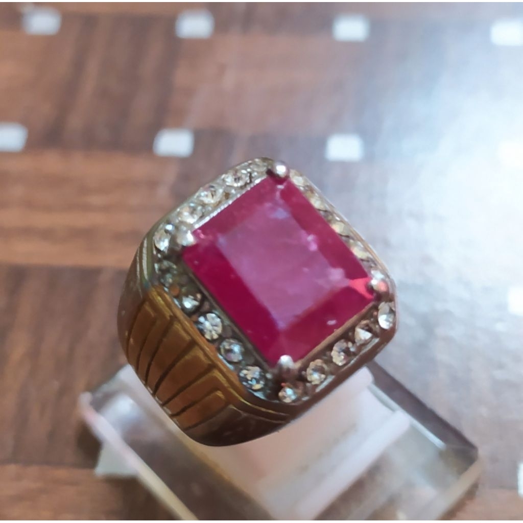 Ruby Pigeon Blood Cutting Body Glass