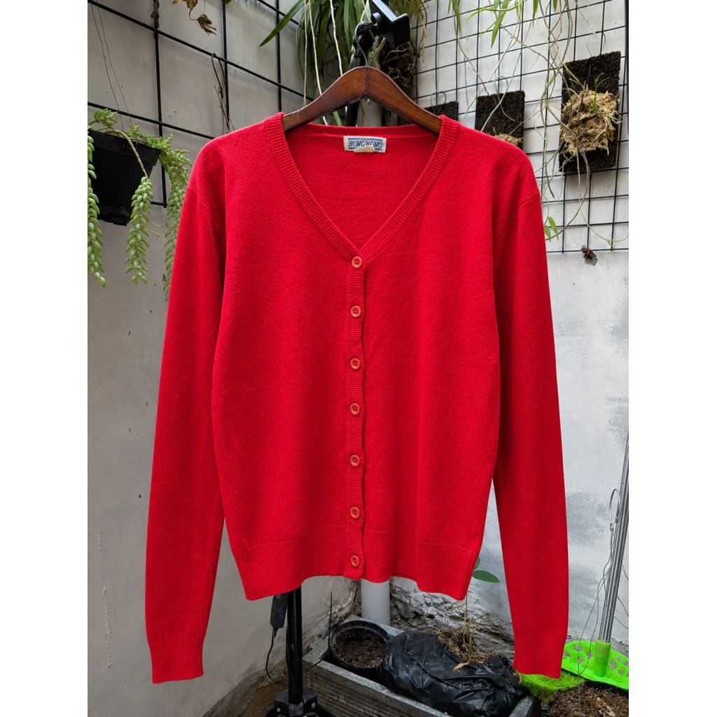 cardigan merah