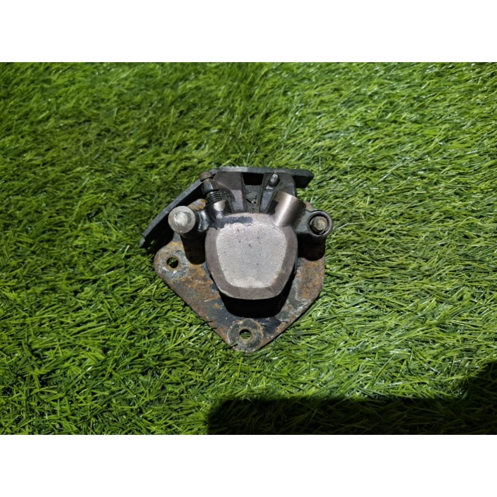 kaliper rem depan bawah suzuki rgr 150 cc original