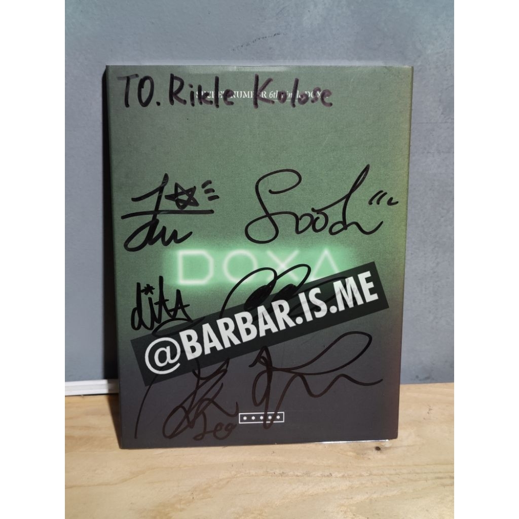 Signed album Secret Number - Doxa