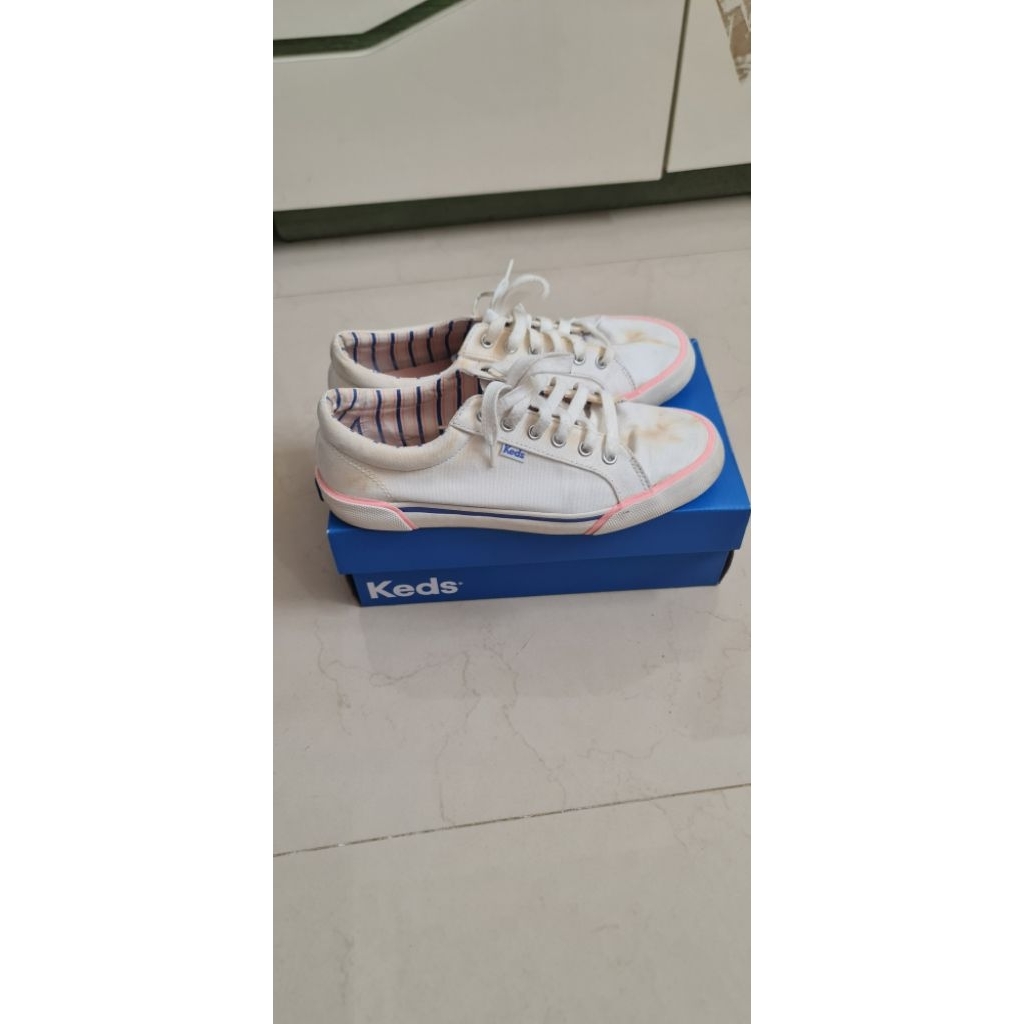 Preloved - Sepatu Keds