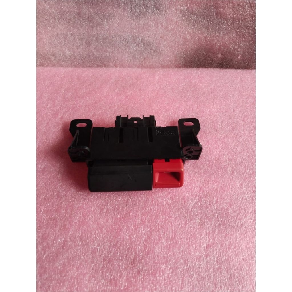 Saklar Hazard Tombol Lampu Hazard AC Daihatsu Luxio Original