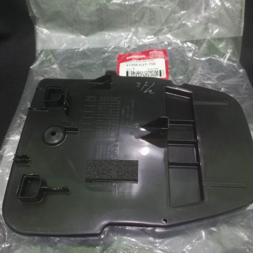 Cover assy battery tutup aki BeAT karbu KVY 81256KVY700