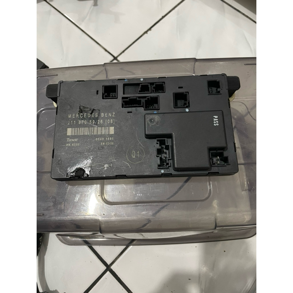 DCM-W211-E200-MERCEDES