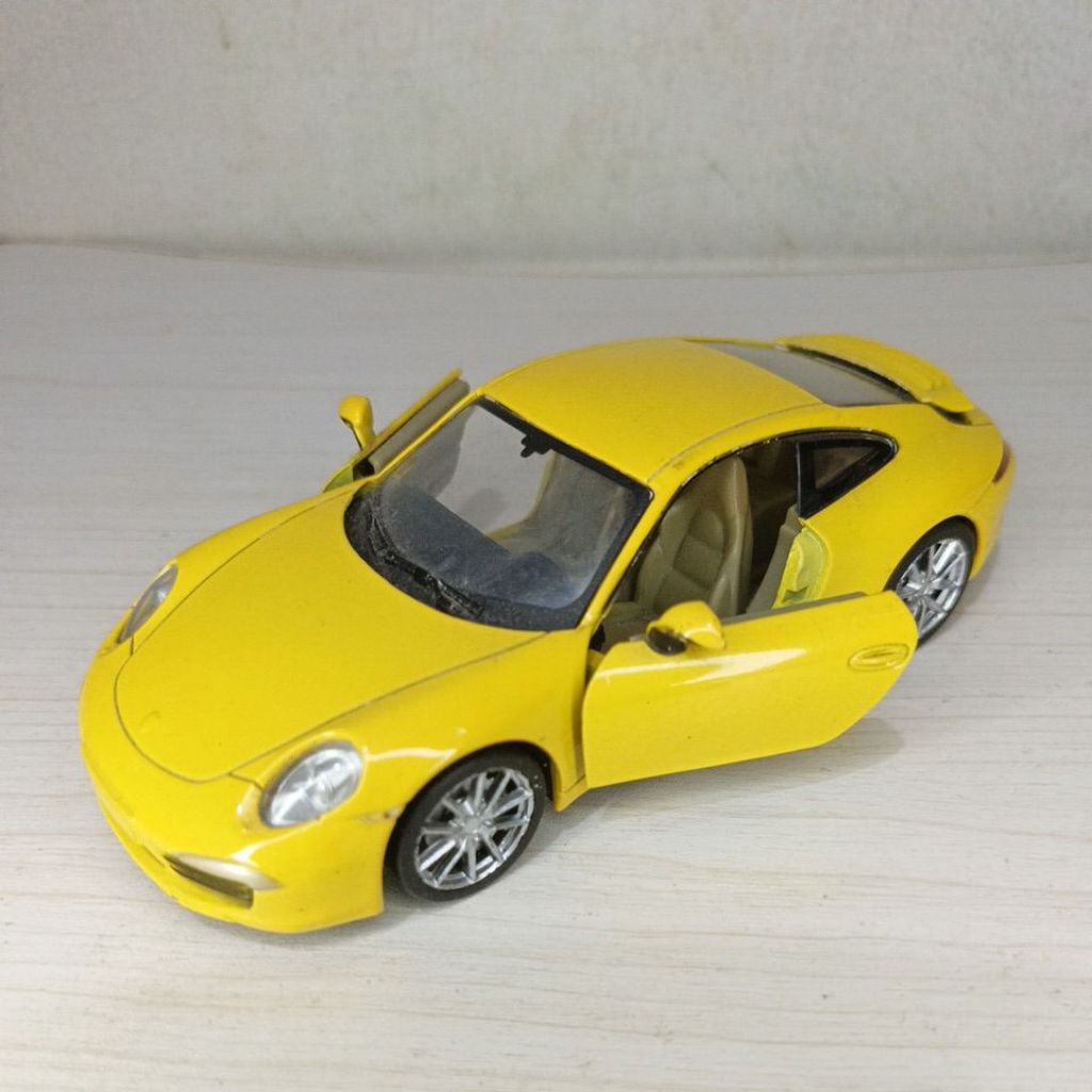 Top mark diecast Porsche 911 Carrera S skala 1:28
