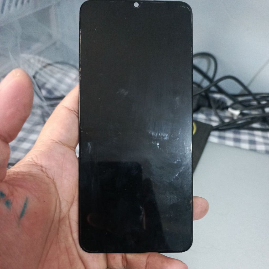 LCD COPOTAN REALME 5I Minus Bercak