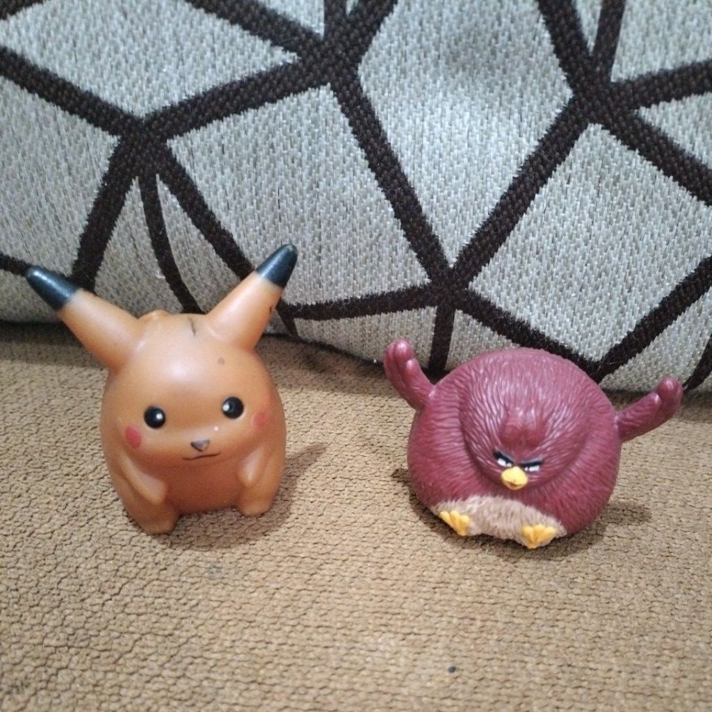 Action Figures Pikachu Vs Angry Birds, Preloved Atau Second