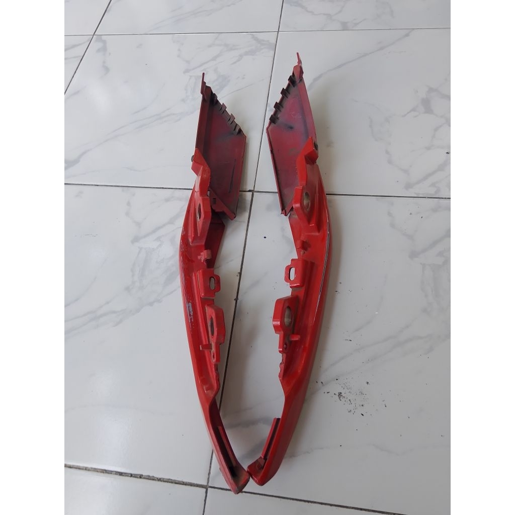 Cover Bodi Belakang Plus Planger Yamaha Vixion R LED Kode BK8 Barang Second Original