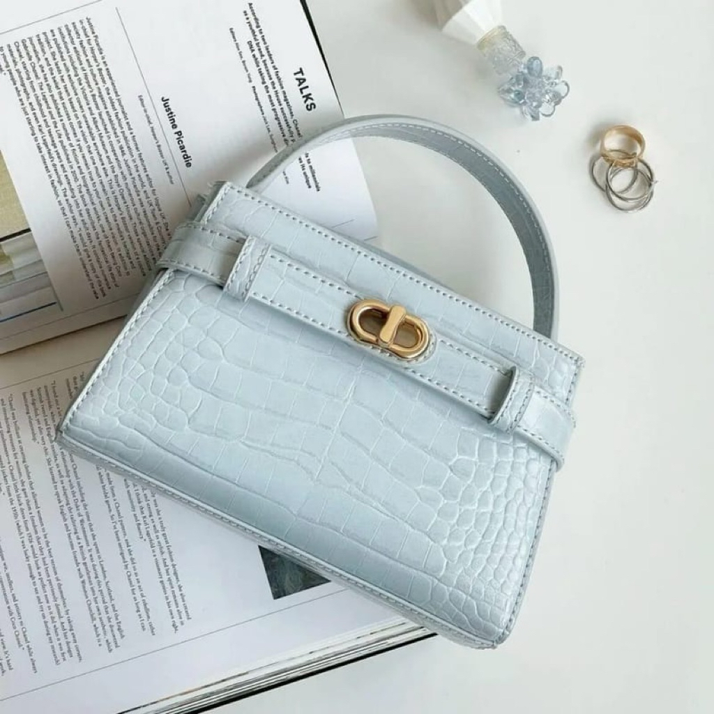 CK Aubrielle biru