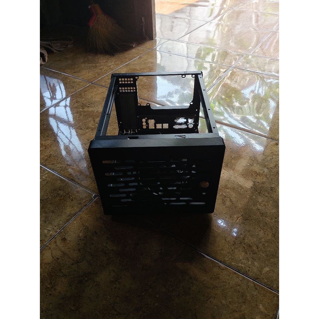 Casing PC Mini ITX SilverStone - SFF Case Bekas