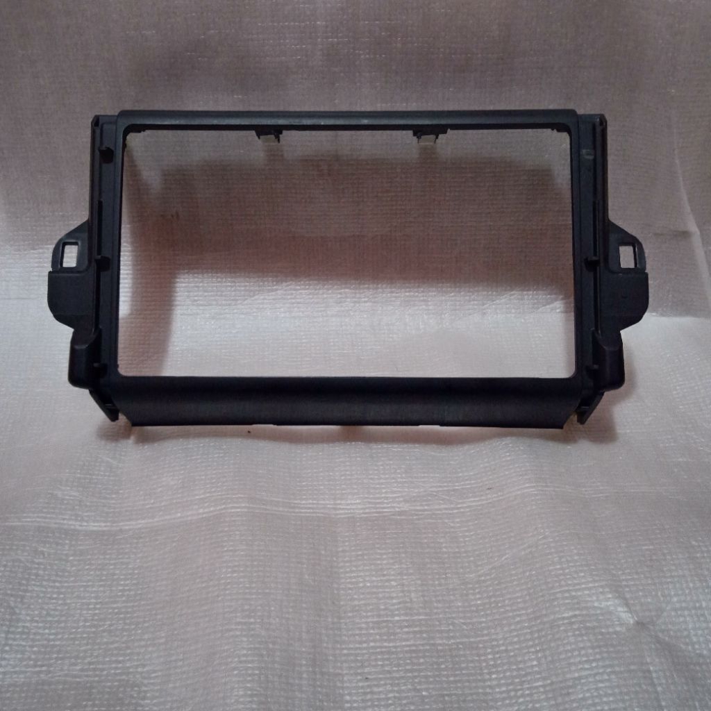 frame head unit Fortuner vrz 10 inchi original Toyota
