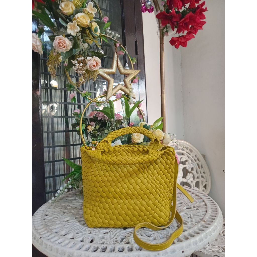 Tas Anyaman (preloved)