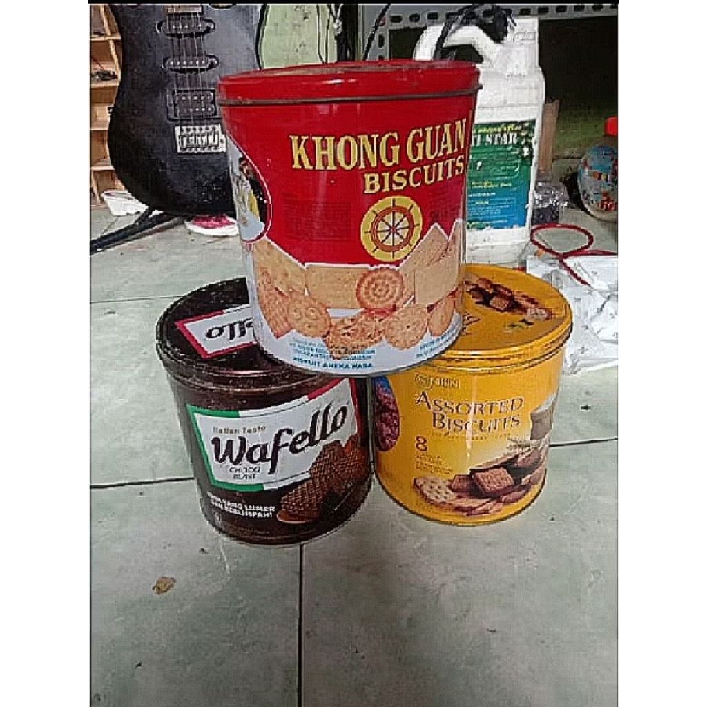 Kaleng bekas biskuit