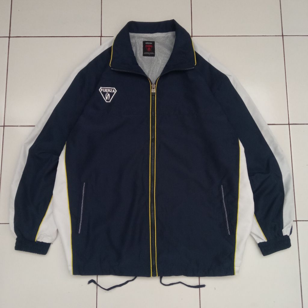 Jaket Windbreaker Fuerza (Size L)