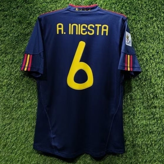 Jersey Spanyol Original 2010-2011 Away Medium Iniesta 6 Champions Spain