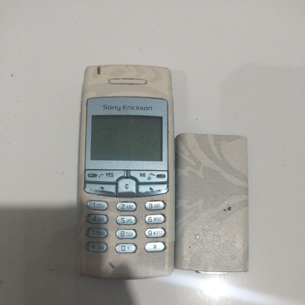 Sony Ericsson T105 mati/bahan
