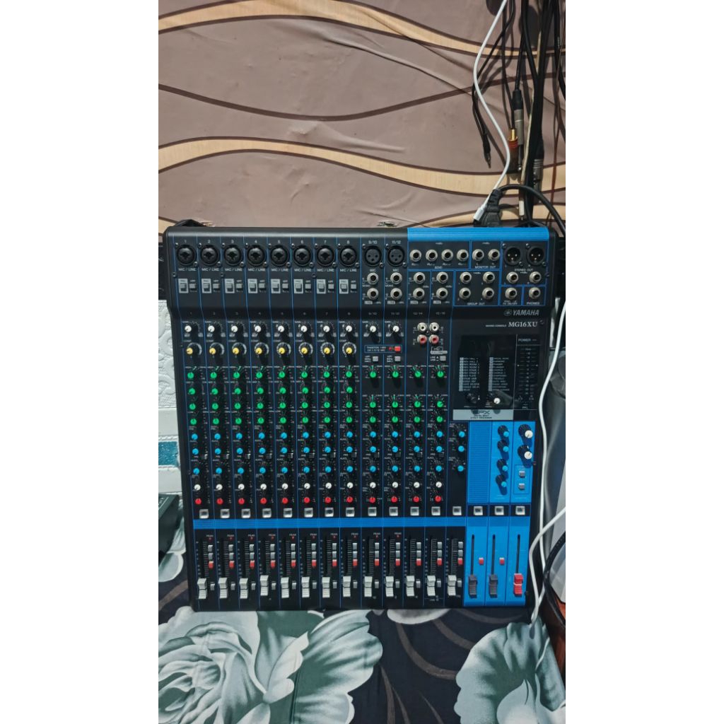 Mixer 16 Chanel Yamaha MG16XU Original MalaysiaKondisi Normal Mulus Segel Nominus
Kelengkapan Mixer 