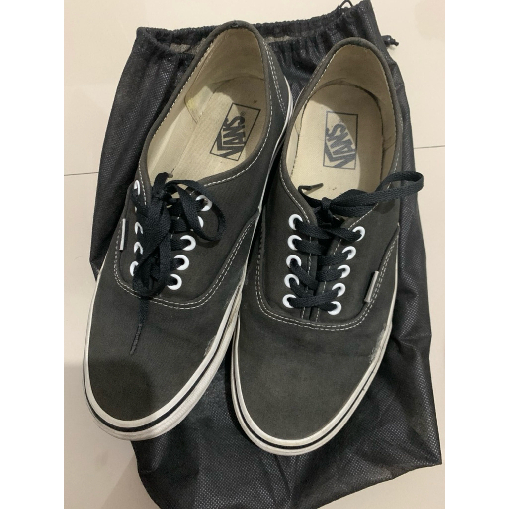 Vans Authentic Classic Black White Size 43 Second Bekas Preloved Original