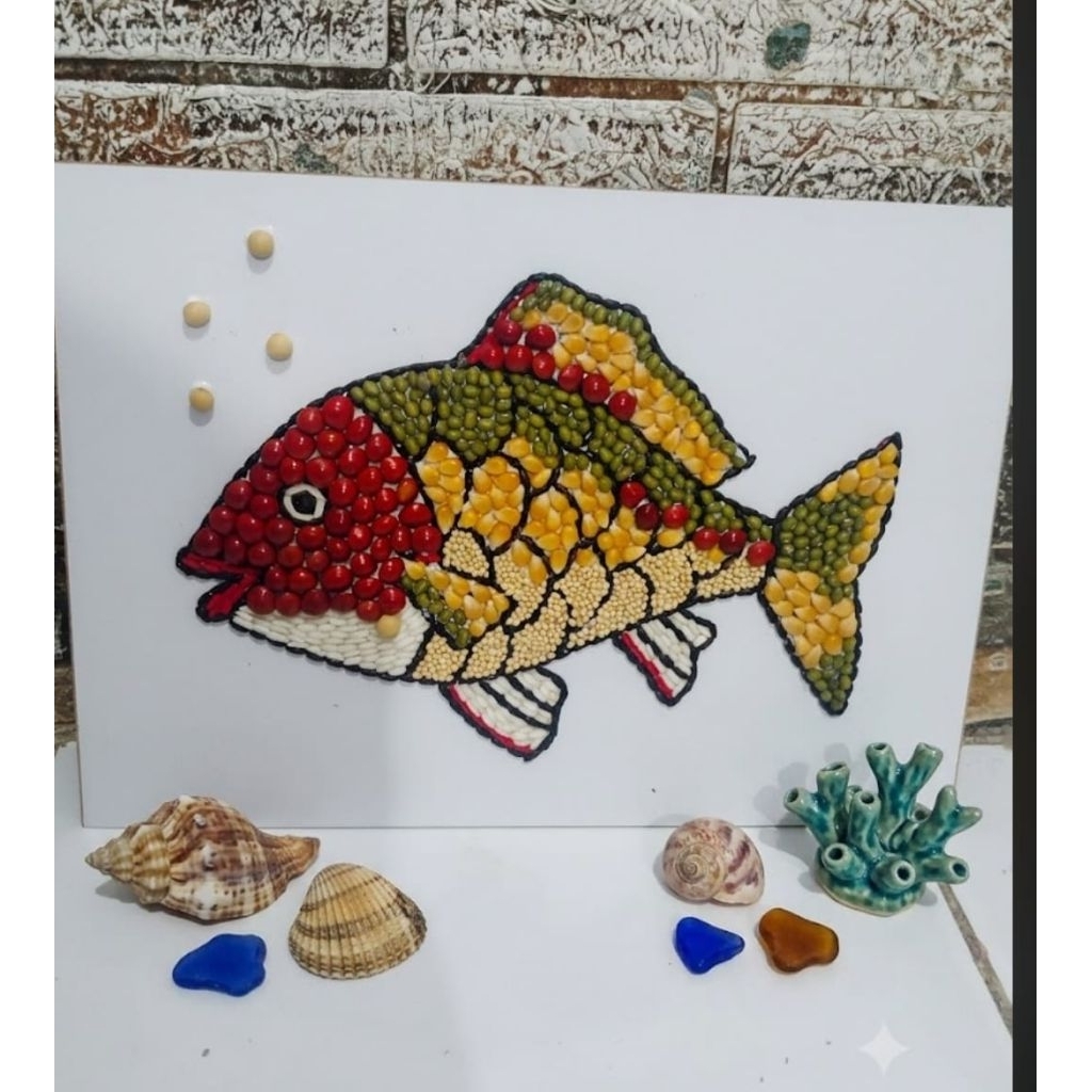 Kolase biji bijian ikan hias