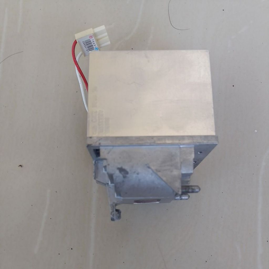 lampu proyektor Infokus W240
