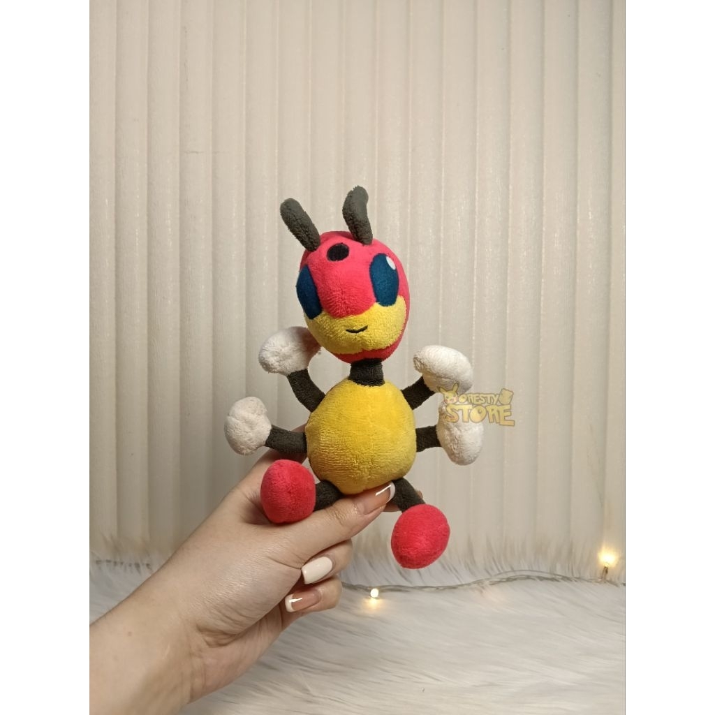 Boneka Pokemon Ledian Sitting Cuties - Pokemon Center