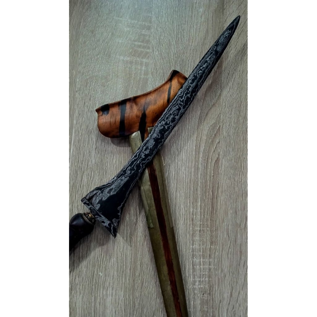 Keris Sepuh Brojol Pamor Wengkon Isen Warangka Gayaman solo kayu timoho